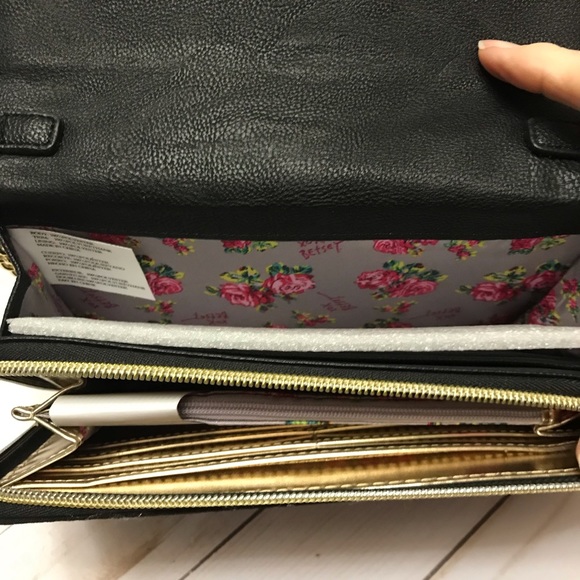 🌺 Betsey Johnson xoxo Crossbody Handbag - Picture 5 of 6